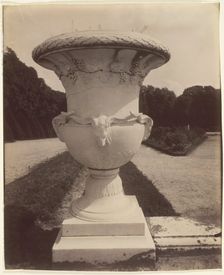 Versailles, Vase, 1905. Creator: Eugene Atget