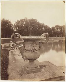 Versailles, Vase, Bassin de Neptune, 1901. Creator: Eugene Atget