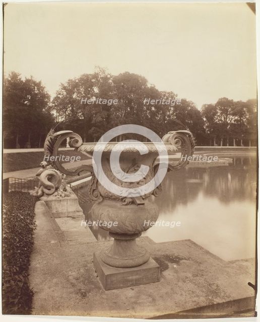 Versailles, Vase, Bassin de Neptune, 1901. Creator: Eugene Atget.