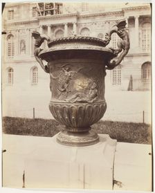 Versailles, Vase par Ballin, 1903. Creator: Eugene Atget