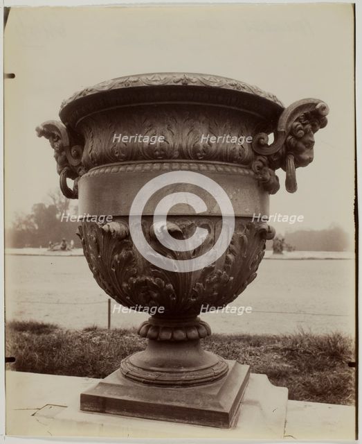 Versailles, Vase par Ballin, 1904. Creator: Eugene Atget.
