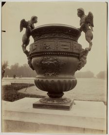 Versailles, Vase par Ballin, 1904. Creator: Eugene Atget