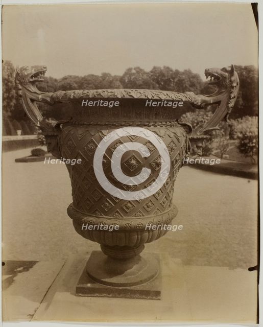 Versailles, Vase par Ballin, 1905. Creator: Eugene Atget.