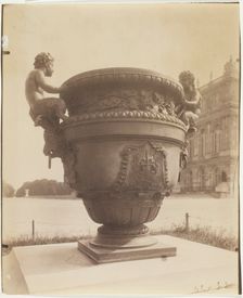 Versailles, Vase par Ballin, 1905. Creator: Eugene Atget
