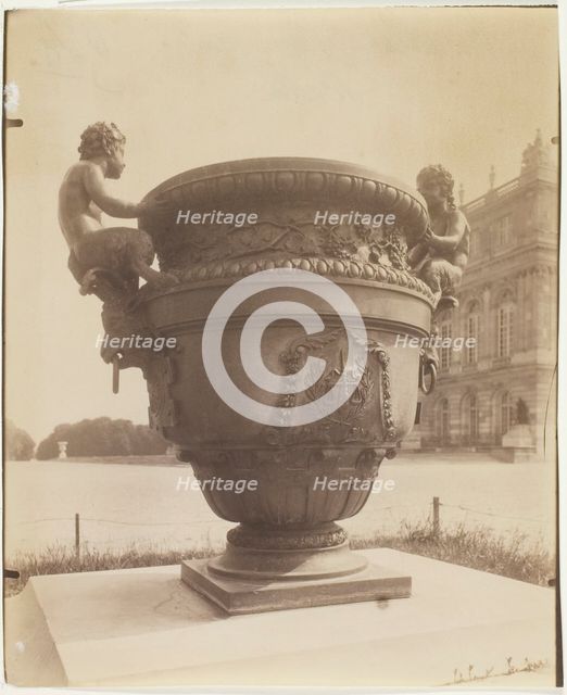 Versailles, Vase par Ballin, 1905. Creator: Eugene Atget.