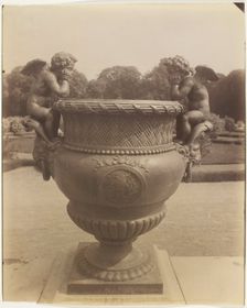 Versailles, Vase par Ballin, 1905. Creator: Eugene Atget
