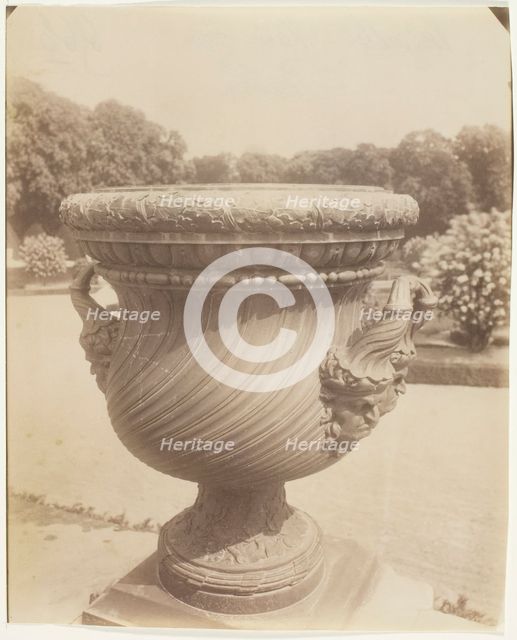 Versailles, Vase par Ballin, 1905. Creator: Eugene Atget.