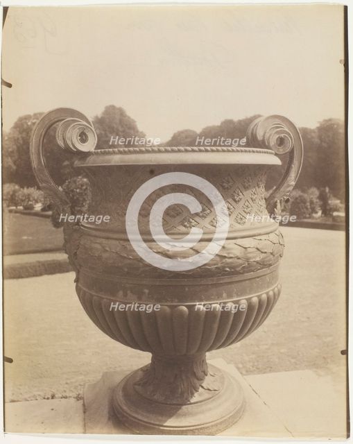 Versailles, Vase par Ballin, 1905. Creator: Eugene Atget.