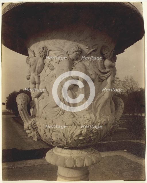 Versailles, Vase par Cornu, 1904. Creator: Eugene Atget.