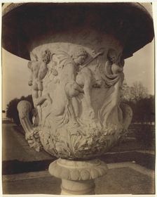 Versailles, Vase par Cornu, 1904. Creator: Eugene Atget
