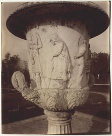Versailles, Vase par Cornu, 1904. Creator: Eugene Atget