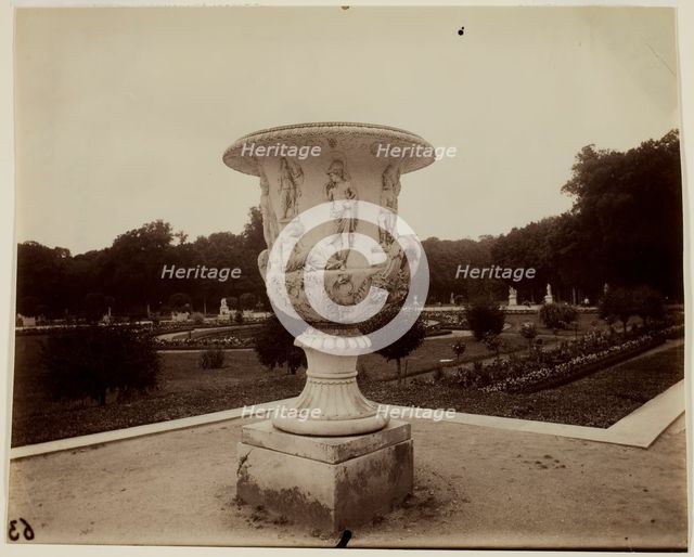 Versailles, Vase par Cornu, 1902. Creator: Eugene Atget.