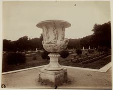 Versailles, Vase par Cornu, 1902. Creator: Eugene Atget