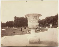 Versailles, Vase par Cornu, 1902. Creator: Eugene Atget