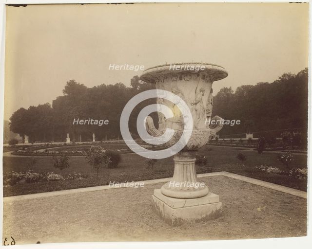 Versailles, Vase par Cornu, 1902. Creator: Eugene Atget.