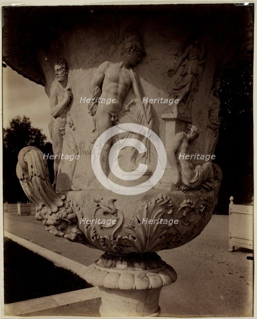 Versailles, Vase par Cornu, 1903. Creator: Eugene Atget.