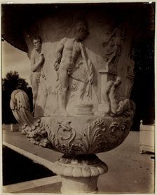 Versailles, Vase par Cornu, 1903. Creator: Eugene Atget
