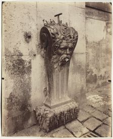Versailles, Fontaine dans la Cour de Marbre, 1903. Creator: Eugene Atget
