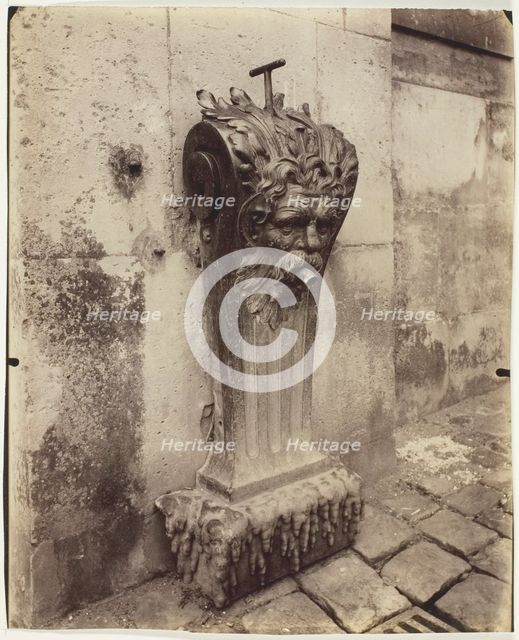 Versailles, Fontaine dans la Cour de Marbre, 1903. Creator: Eugene Atget.