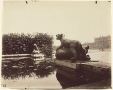 Versailles, Fontaine du Point du Jour, (Tigre Terrassant un Ours par Houzeau), 1903. Creator: Eugene Atget