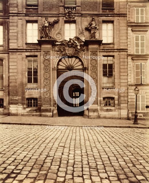 Versailles, Porte, rue de L'Orangerie, c.1910. Creator: Eugene Atget.