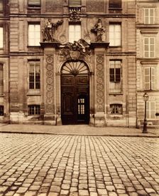 Versailles, Porte, rue de L'Orangerie, c.1910. Creator: Eugene Atget
