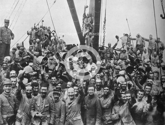 Vive la France: French troops on board a transport going to the Dardanelles', 1915. Artist: Unknown.