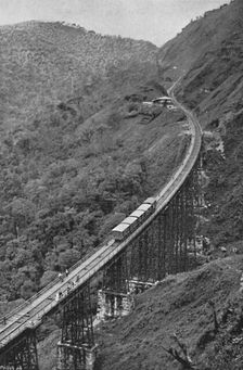 Viaducto da EF Ingleza 1895. Artist: Paulo Kowalsky