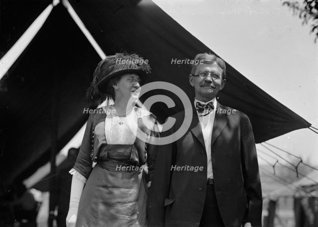 Vice President Marshall & wife - Gettysburg, 1913. Creator: Bain News Service.