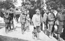 Victoire Italienne; Des maisons ou ils s'etaient caches pendant l evacuationde la ville, de nombre Creator: Unknown