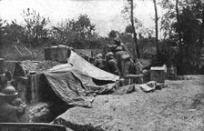 Victoire Italienne; Le debut de l'offensive autrichienne: une route hativement coupee et..., 1918. Creator: Unknown