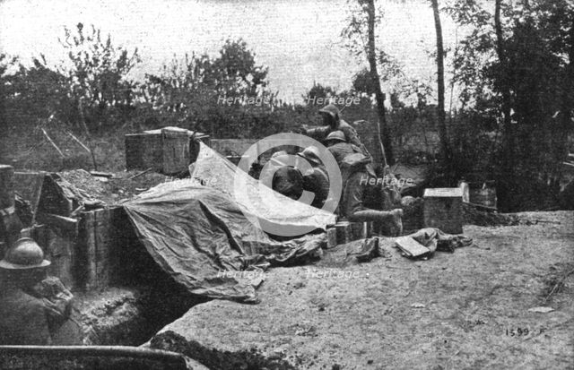 'Victoire Italienne; Le debut de l'offensive autrichienne: une route hativement coupee et..., 1918. Creator: Unknown.