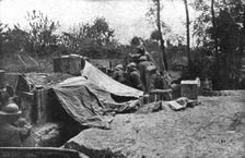 Victoire Italienne; Le debut de l'offensive autrichienne: une route hativement coupee et..., 1918. Creator: Unknown