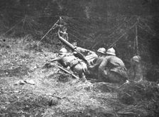 Victoire Italienne; sur la basse Piave: bersagliers cyclistes armes d'une mitrailleuse..., 1918. Creator: Unknown