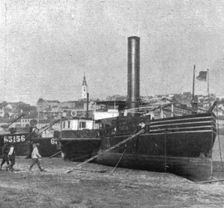 'Victoires sur le Front Oriental; A Belgrade: un bateau autrichien capture 1914. Creator: Unknown