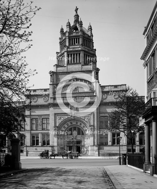 Victoria and Albert Museum, Cromwell Road, Kensington, London, 1907. Artist: Bedford Lemere and Company