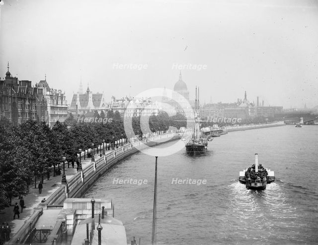 Victoria Embankment, Westminster, Greater London, c 1860-c1922. Artist: Henry Taunt