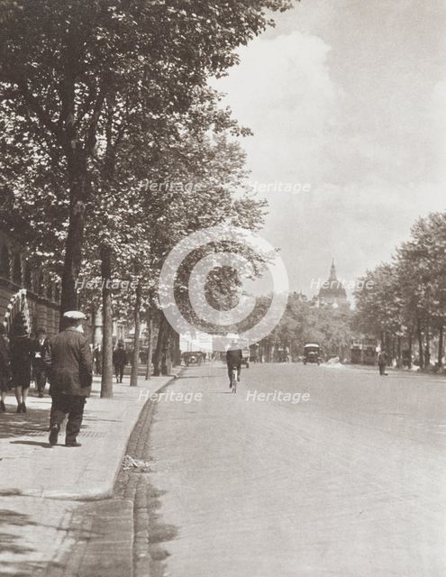 Victoria embankment. From the album: Photograph album - London, 1920s. Creator: Harry Moult.