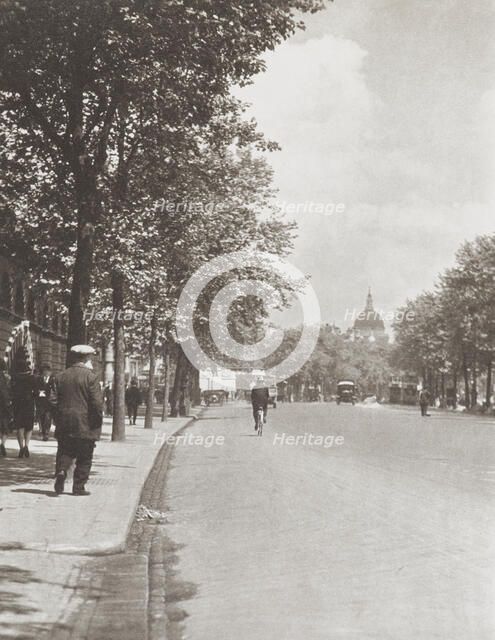 Victoria embankment. From the album: Photograph album - London, 1920s. Creator: Harry Moult.