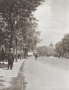 Victoria embankment. From the album: Photograph album - London, 1920s. Creator: Harry Moult