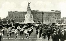Victoria Memorial, Buckingham Palace and Guards, London 1930s. Creator: Unknown