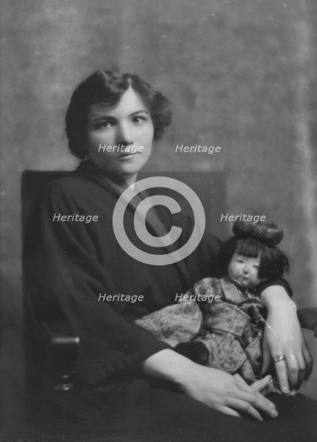Victors, Miss, portrait photograph, 1915 May 18. Creator: Arnold Genthe.