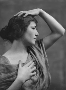 Victors, Miss, portrait photograph, 1915 May 18. Creator: Arnold Genthe