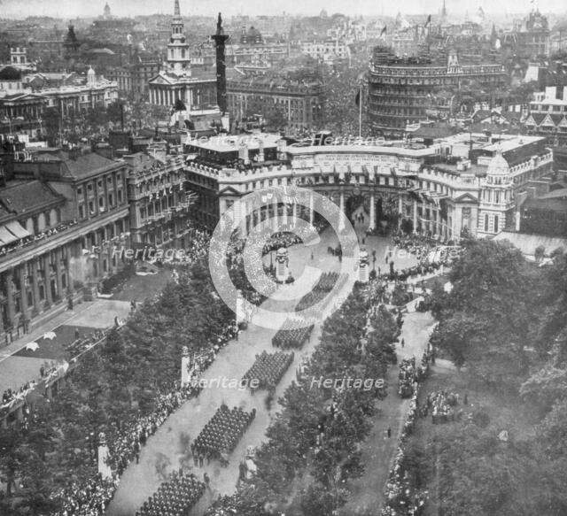Victory parade passing through the Admiralty Arch and down the Mall, 19th July, 1919, (1926). Artist: Unknown