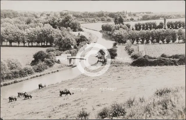 View from the west looking down towards the Globe Lane bridge, Leighton Buzzard, Beds,  1910-1960.  Creator: George R Long.
