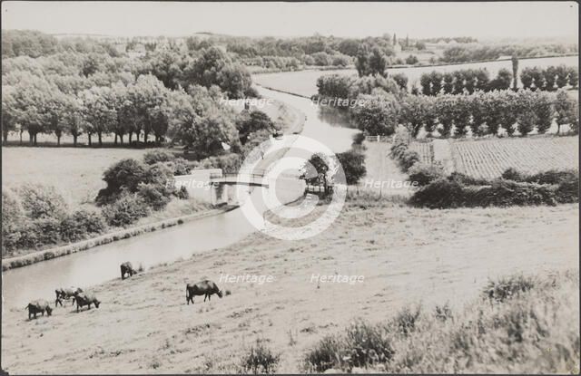 View from the west looking down towards the Globe Lane bridge, Leighton Buzzard, Beds,  1910-1960.  Creator: George R Long.