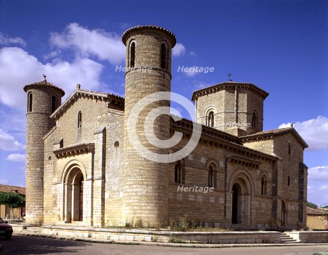 View of the church of San Martín de Fromista (Palencia).