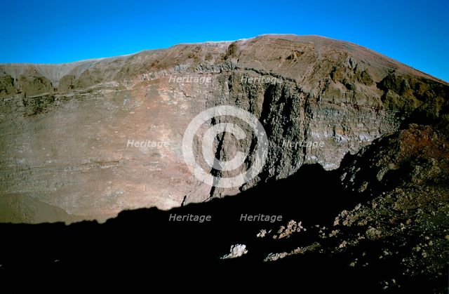 View of the crater of Mt Vesuvius. Artist: Unknown