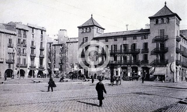 View of the Antonio Lopez Square in Barcelona in 1905.