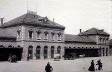 View of the façade of the railway station MZA Zaragoza, in 1920, with the postmark of 20 July 1920